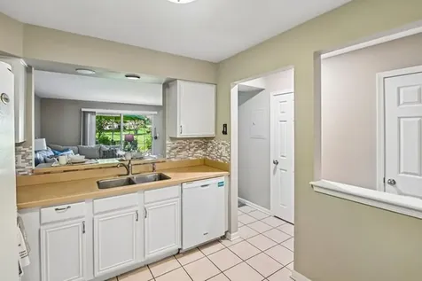 421 Lakeview Circle Bolingbrook IL 60440
