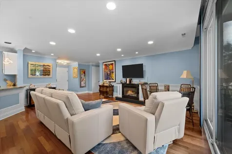 1350 North Western Avenue Lake Forest IL 60045