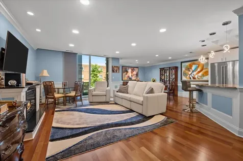 1350 North Western Avenue Lake Forest IL 60045