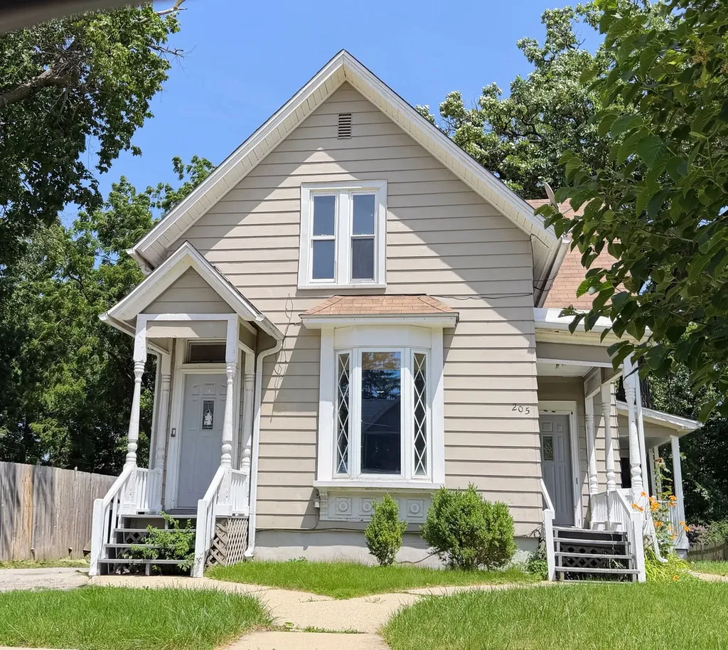 205 Perry Street Elgin IL 60123