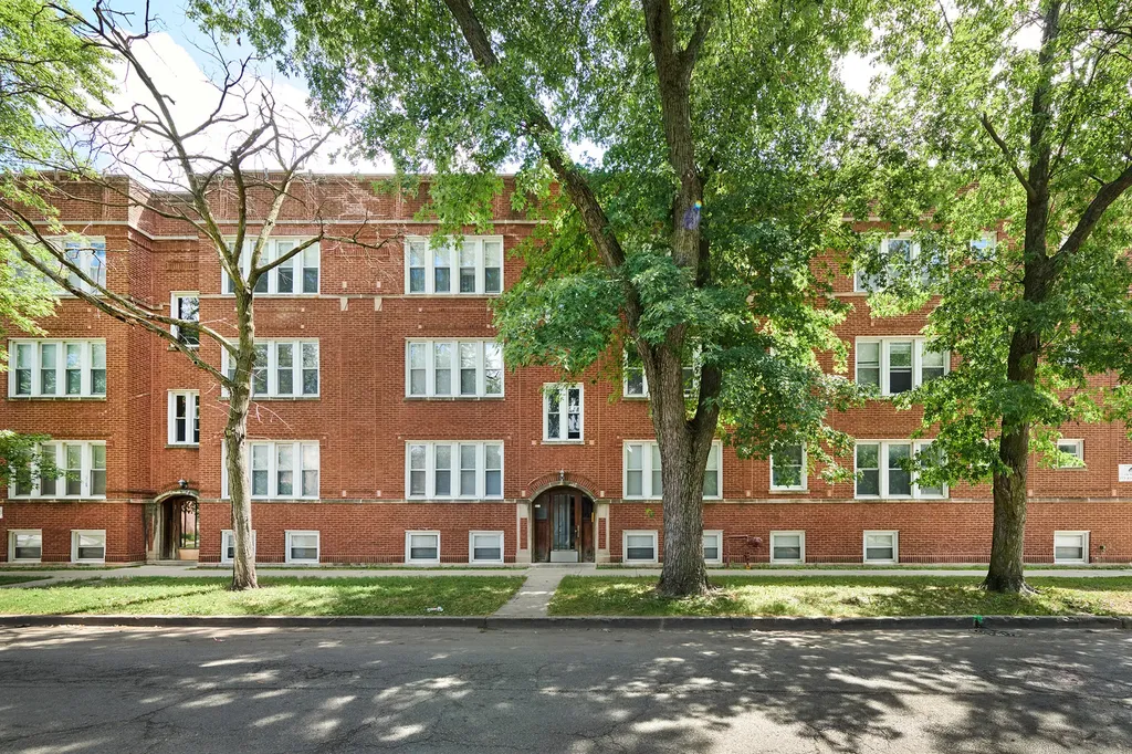 7209 North Damen Avenue Chicago IL 60626