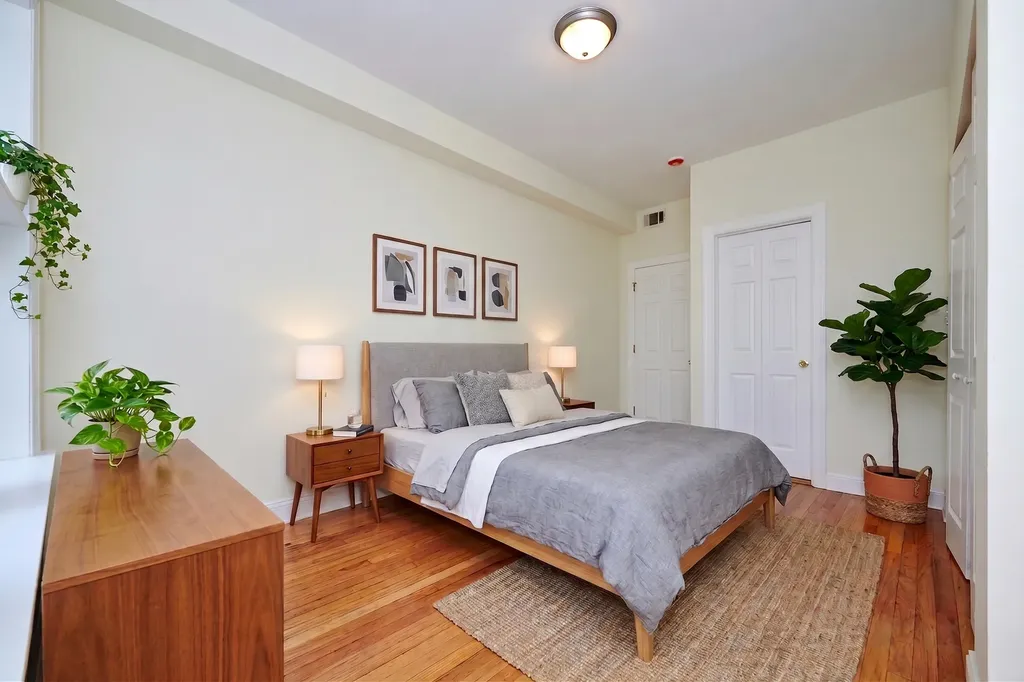 7209 North Damen Avenue Chicago IL 60626