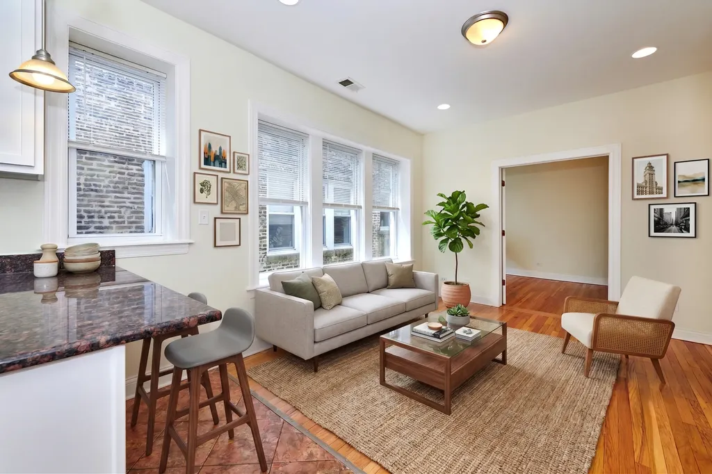 7209 North Damen Avenue Chicago IL 60626