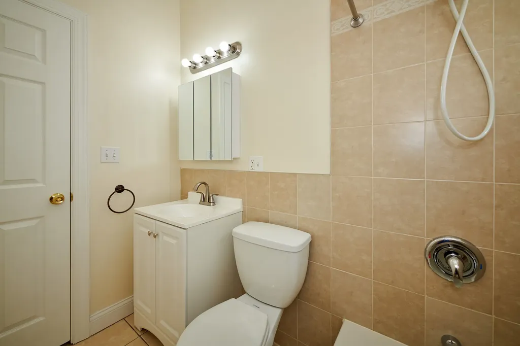 7209 North Damen Avenue Chicago IL 60626
