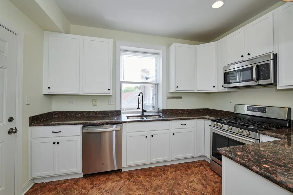 7209 North Damen Avenue Chicago IL 60626