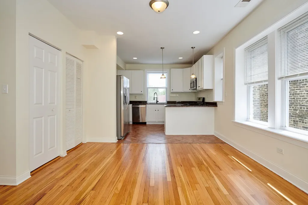 7209 North Damen Avenue Chicago IL 60626