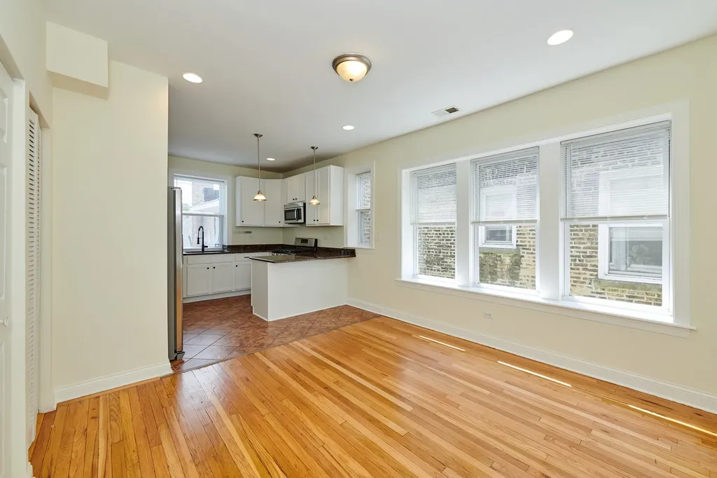 7209 North Damen Avenue Chicago IL 60626