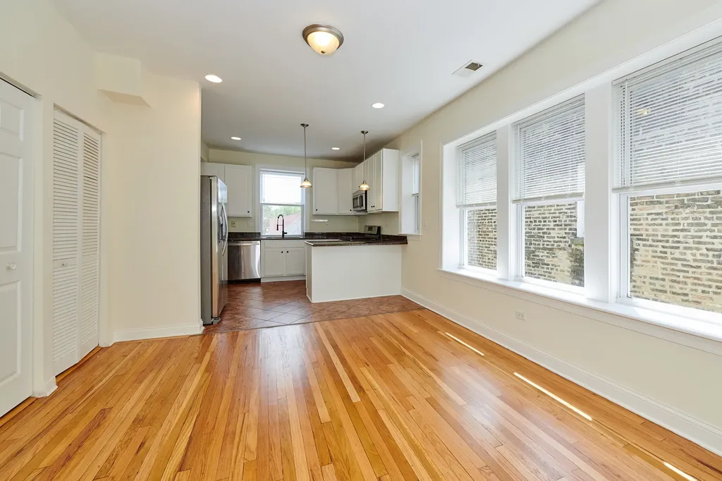 7209 North Damen Avenue Chicago IL 60626