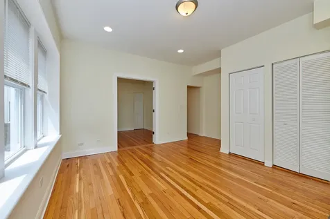 7209 North Damen Avenue Chicago IL 60626