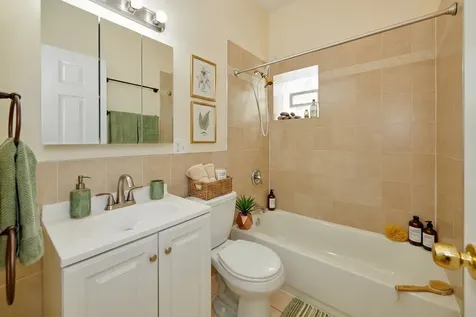 7209 North Damen Avenue Chicago IL 60626