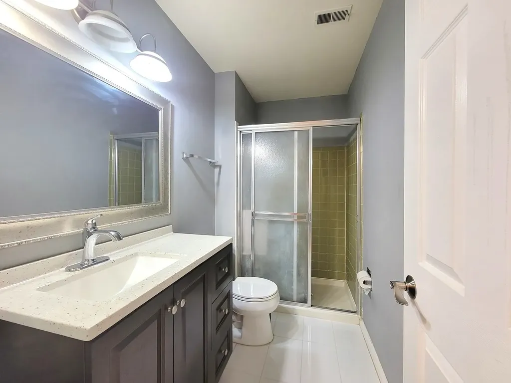 351 Newgate Court Schaumburg IL 60193