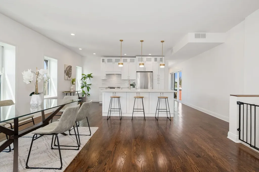 958 West Willow Street Chicago IL 60614