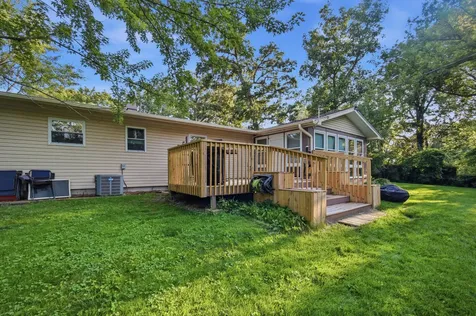 17 Crestview Terrace Buffalo Grove IL 60089