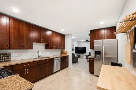 17 Crestview Terrace Buffalo Grove IL 60089