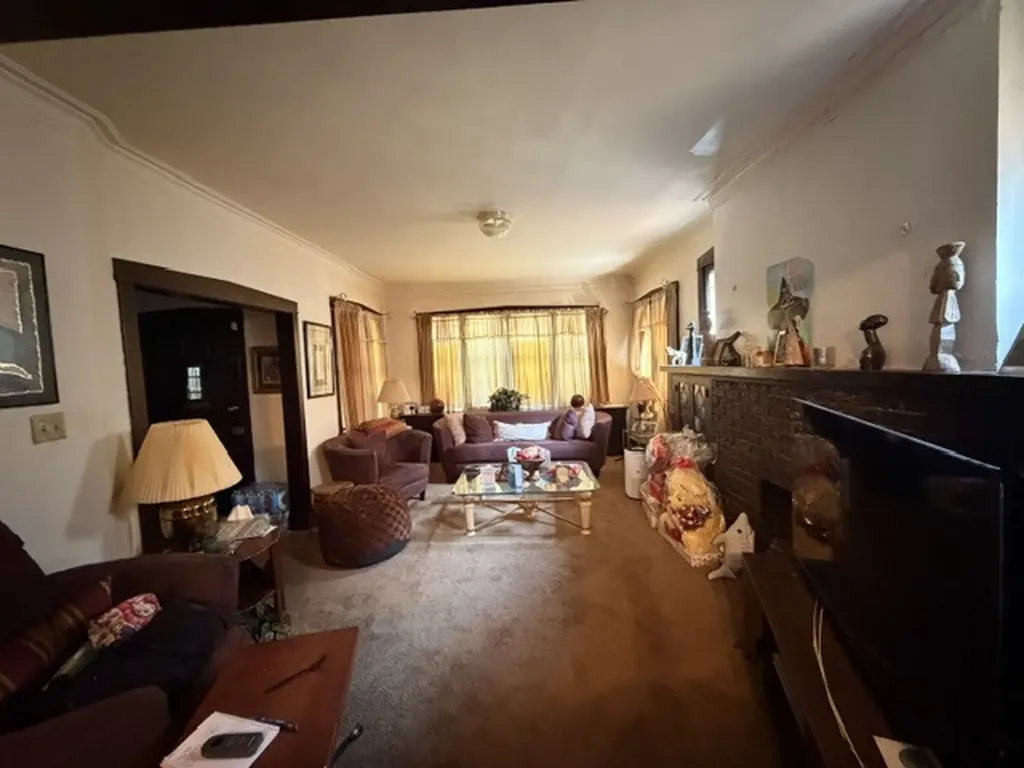 7834 South Paxton Avenue Chicago IL 60649