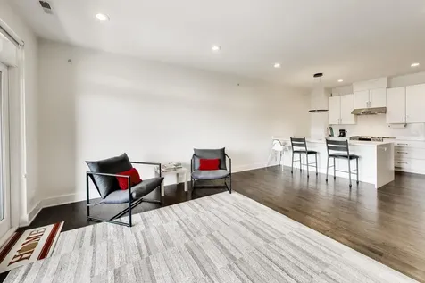 3001 North Southport Avenue Chicago IL 60657