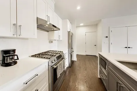 3001 North Southport Avenue Chicago IL 60657