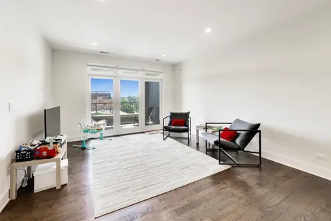 3001 North Southport Avenue Chicago IL 60657