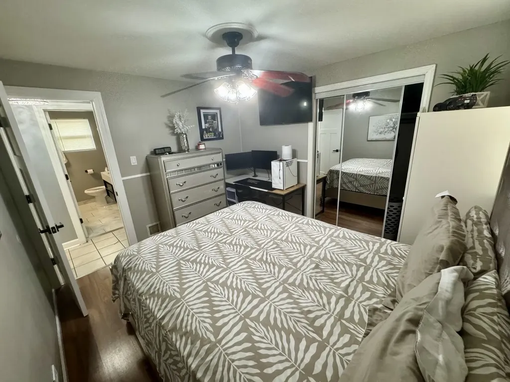 10806 South Avenue O Chicago IL 60617