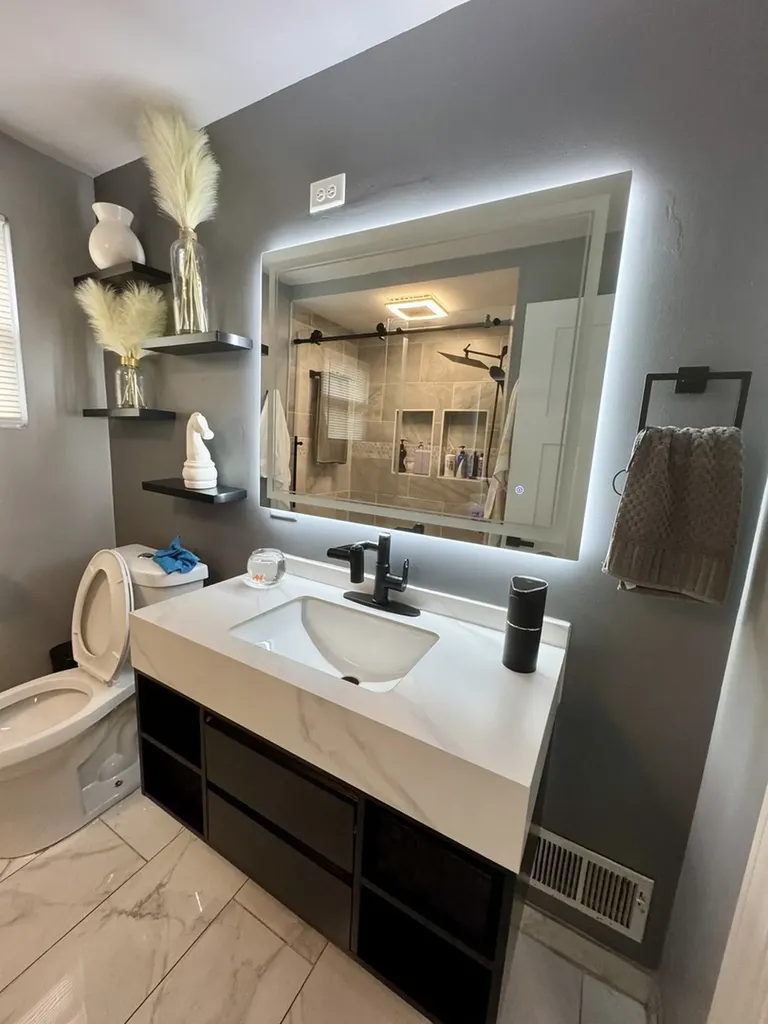 10806 South Avenue O Chicago IL 60617
