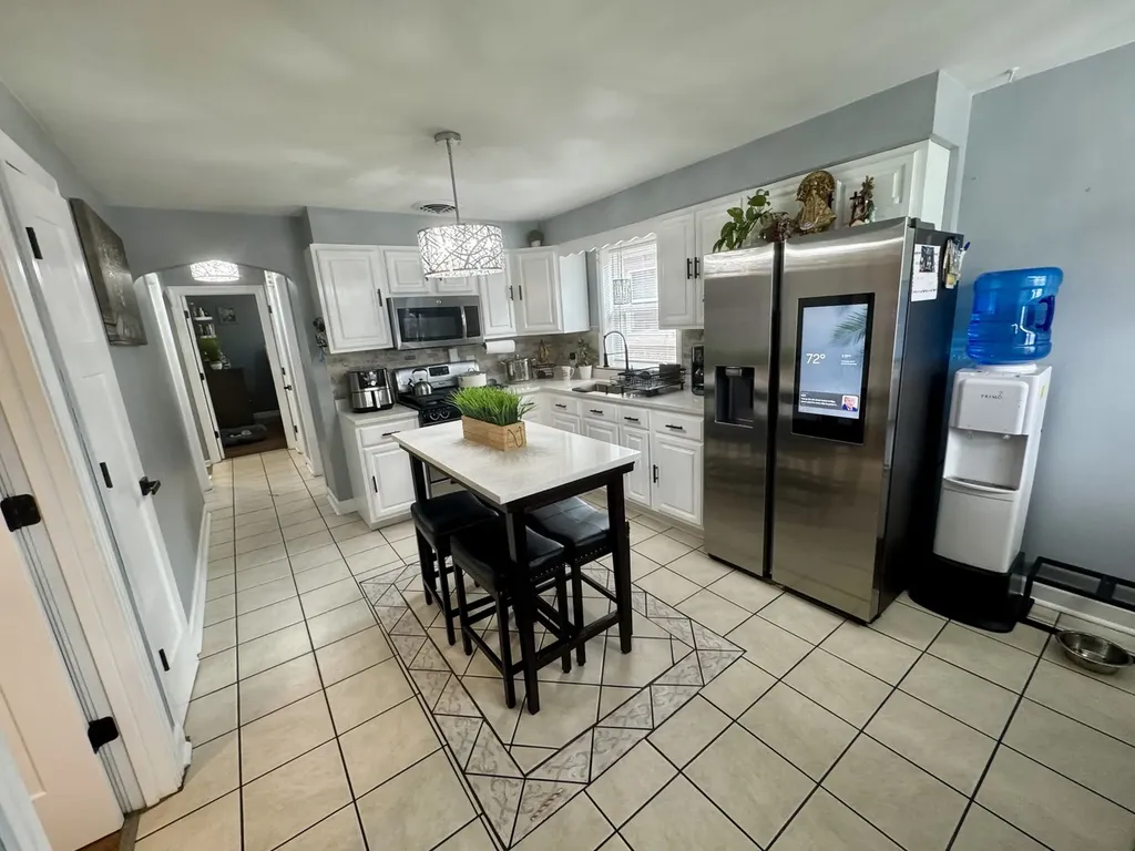 10806 South Avenue O Chicago IL 60617
