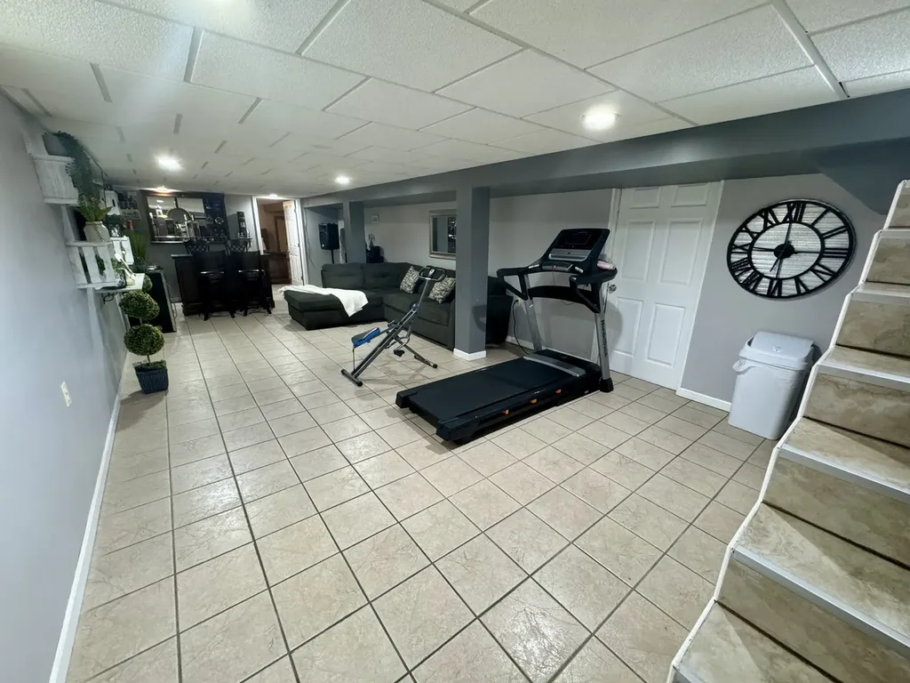 10806 South Avenue O Chicago IL 60617