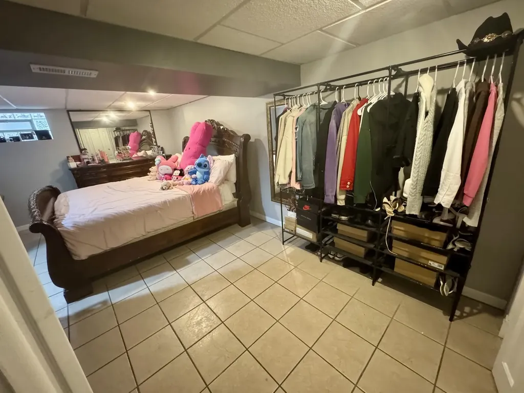 10806 South Avenue O Chicago IL 60617