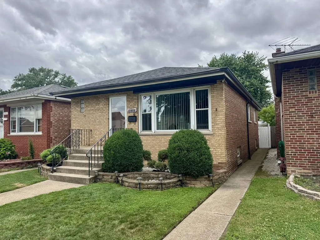 10806 South Avenue O Chicago IL 60617