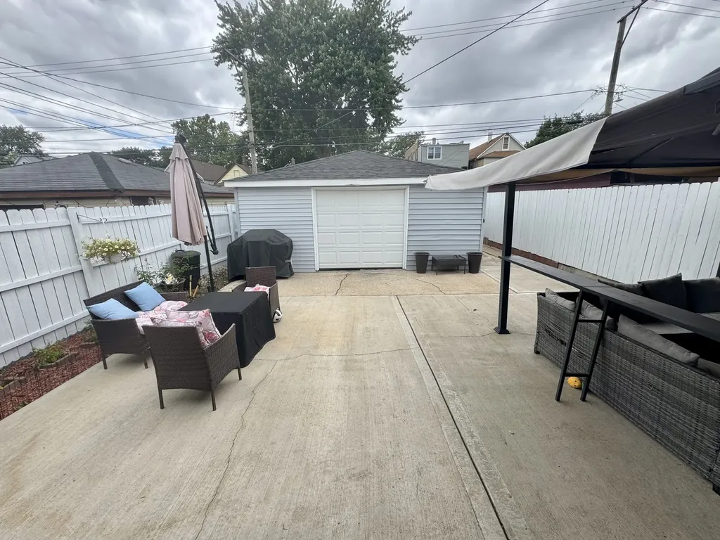 10806 South Avenue O Chicago IL 60617