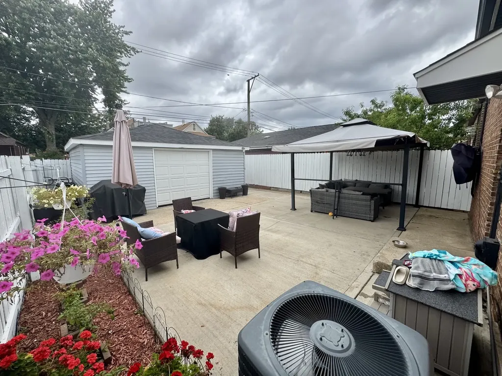 10806 South Avenue O Chicago IL 60617