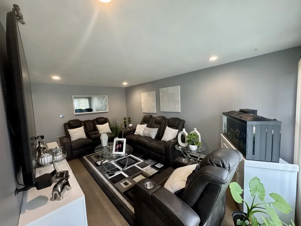 10806 South Avenue O Chicago IL 60617