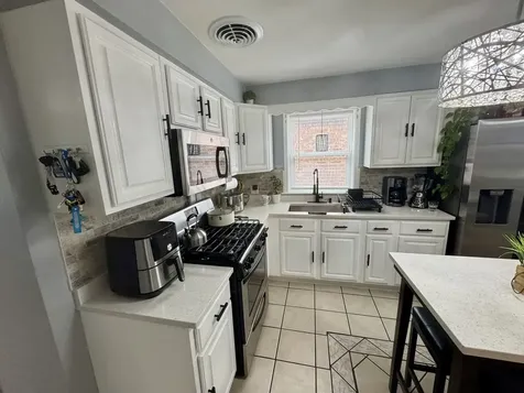 10806 South Avenue O Chicago IL 60617