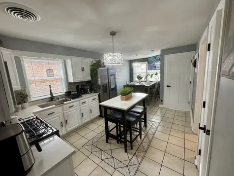 10806 South Avenue O Chicago IL 60617