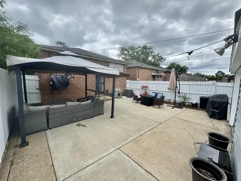 10806 South Avenue O Chicago IL 60617