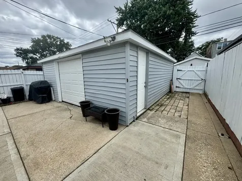 10806 South Avenue O Chicago IL 60617