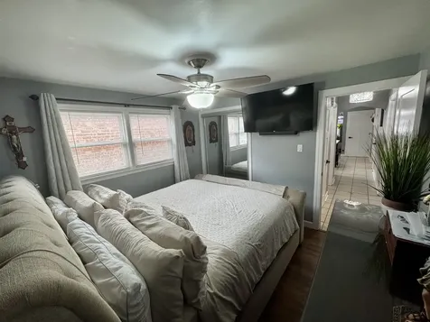 10806 South Avenue O Chicago IL 60617