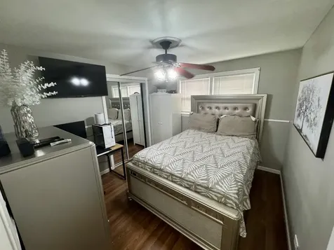 10806 South Avenue O Chicago IL 60617