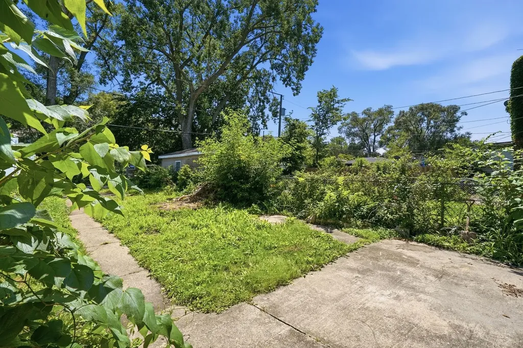 9631 South Jeffery Avenue Chicago IL 60617
