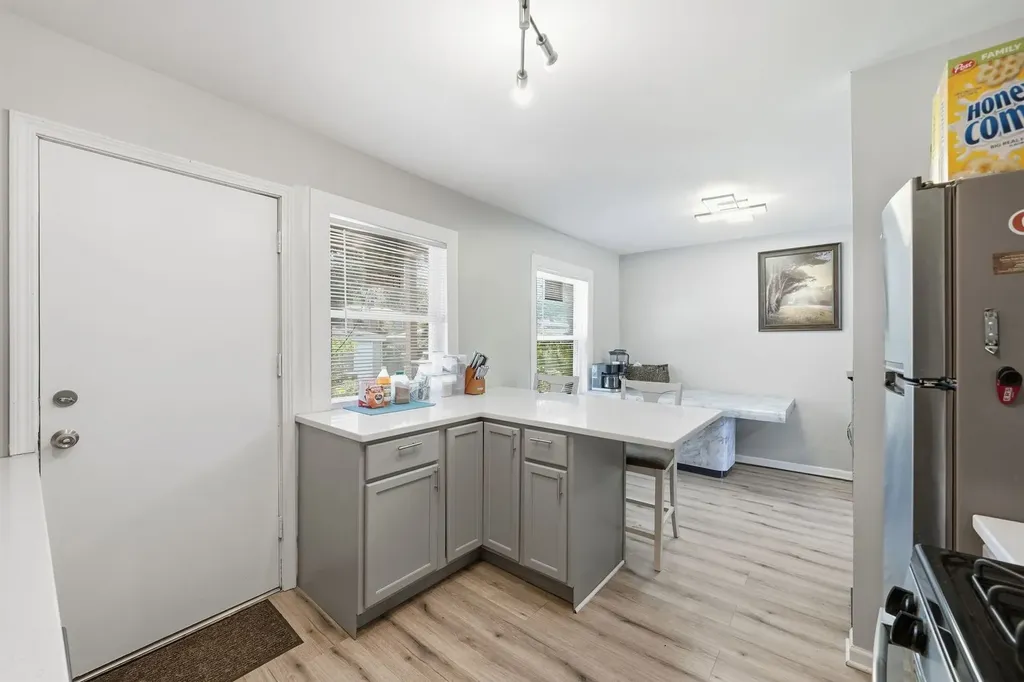 9631 South Jeffery Avenue Chicago IL 60617
