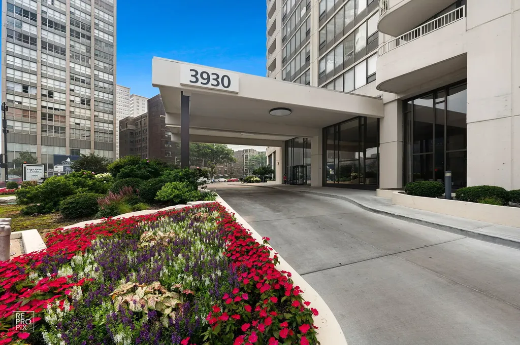 3930 North Pine Grove Avenue Chicago IL 60613