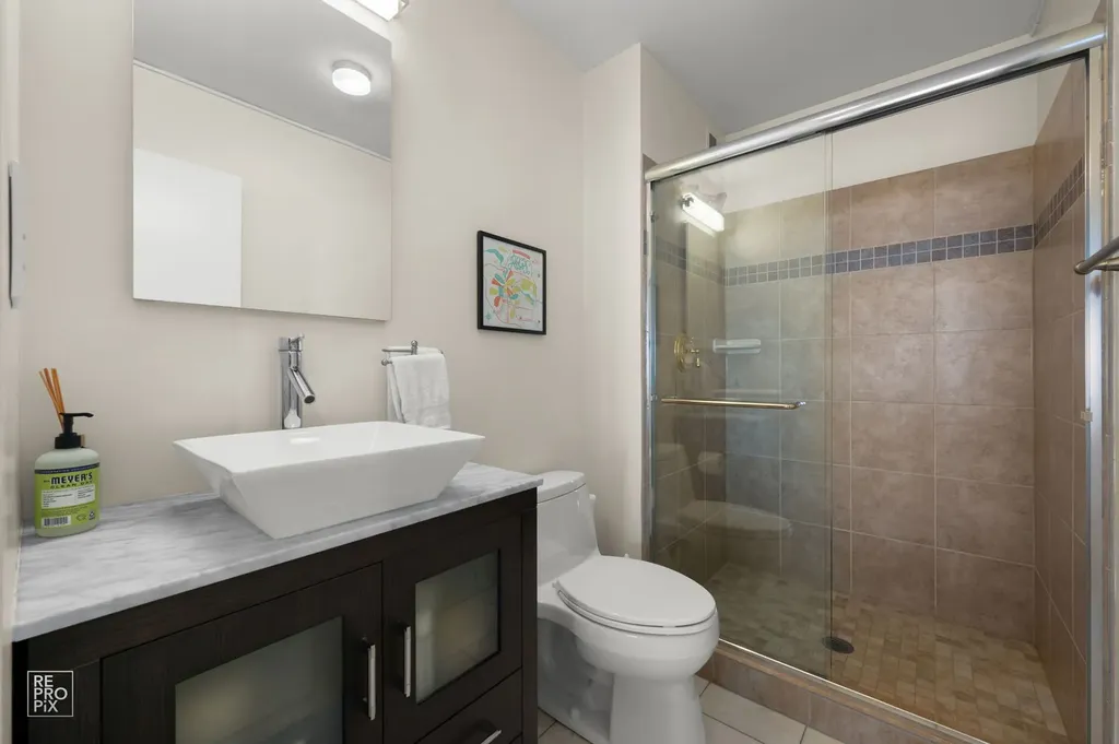 3930 North Pine Grove Avenue Chicago IL 60613