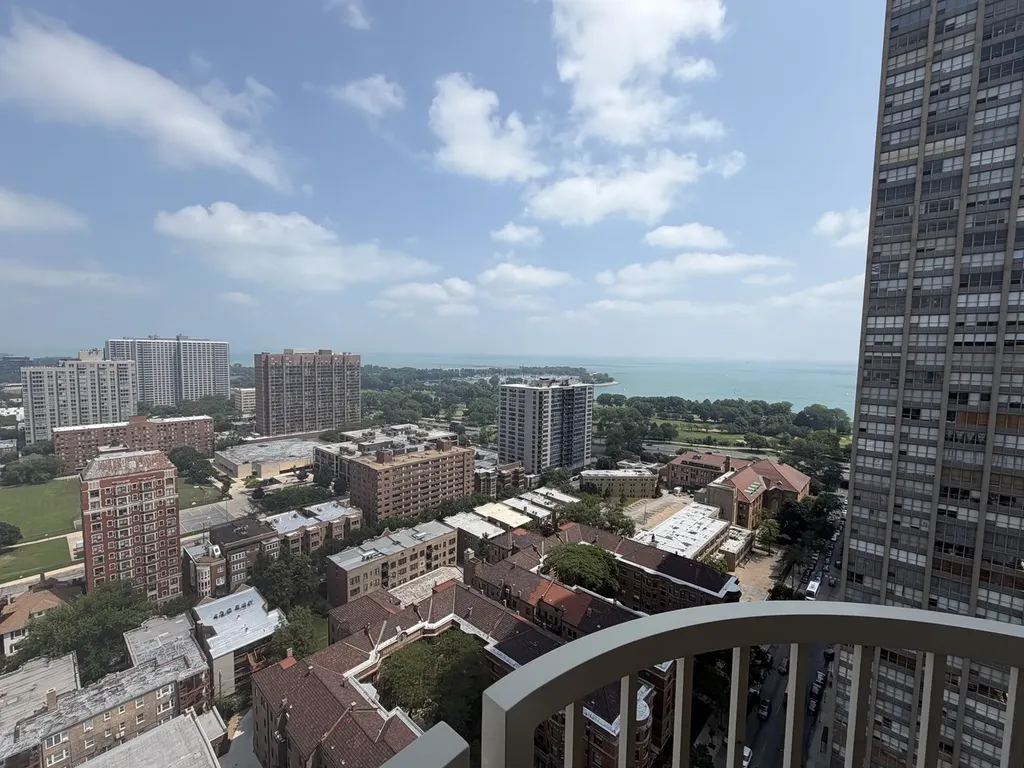 3930 North Pine Grove Avenue Chicago IL 60613