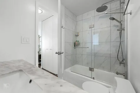 3930 North Pine Grove Avenue Chicago IL 60613