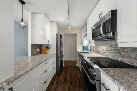 3930 North Pine Grove Avenue Chicago IL 60613