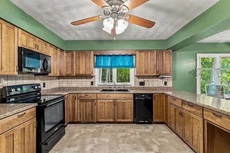 630 84TH Avenue Rock Island IL 61201