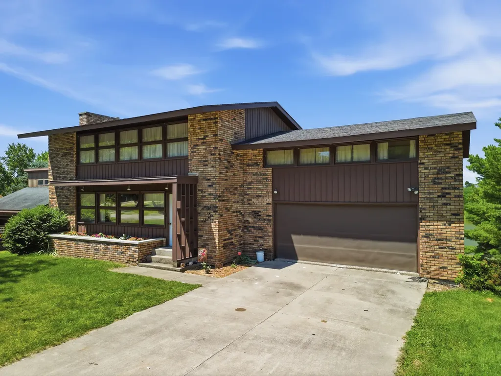 15721 Lakeside Drive Sterling IL 61081
