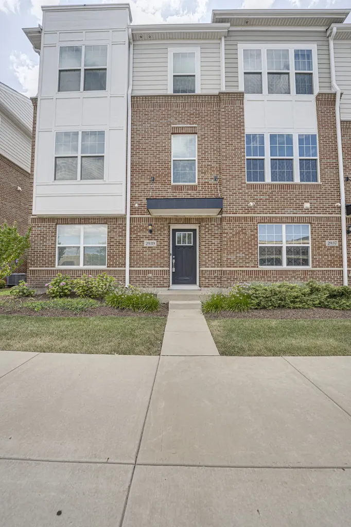 2939 Showplace Drive Naperville IL 60564