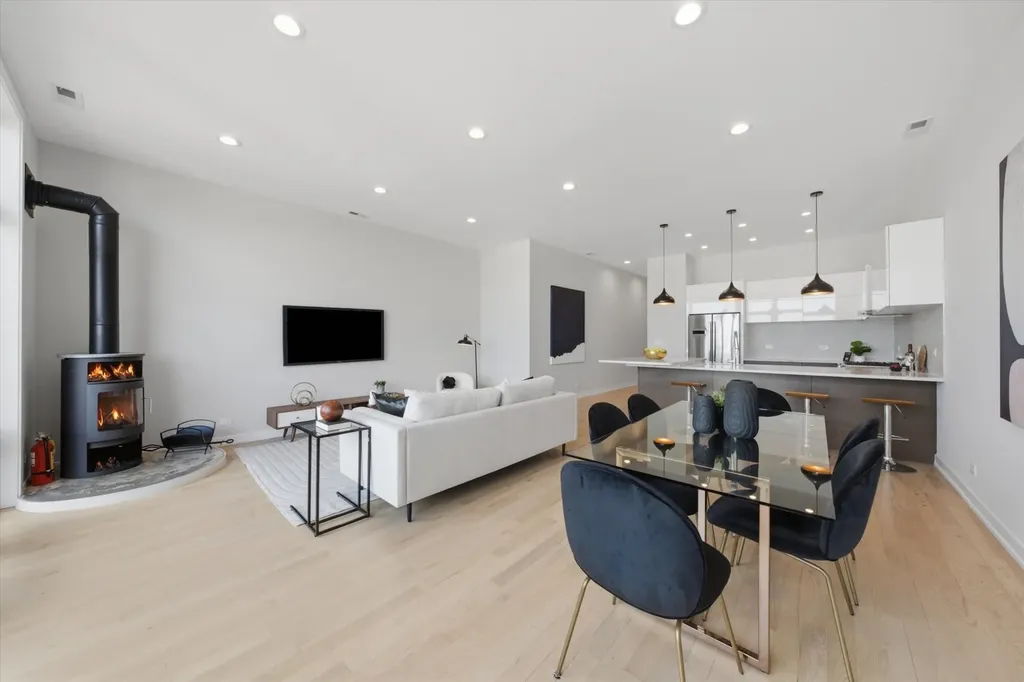 934 North California Avenue Chicago IL 60622