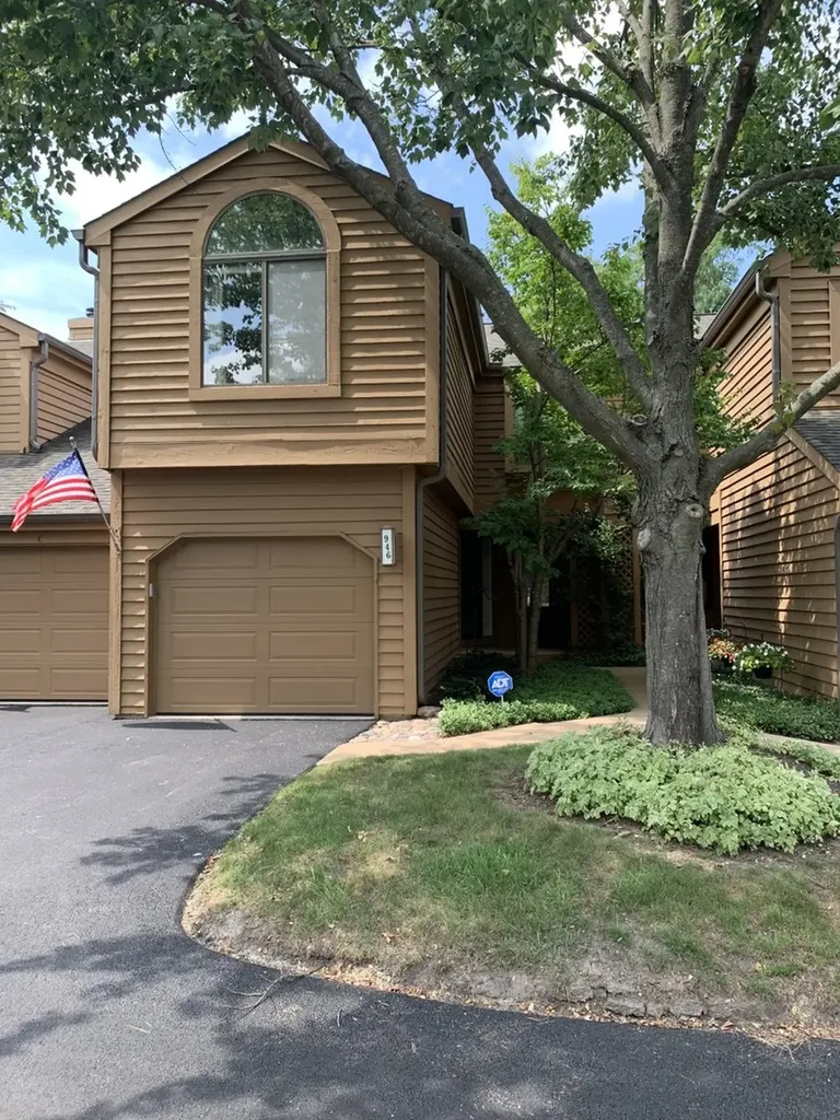 946 Shoreline Road Lake Barrington IL 60010