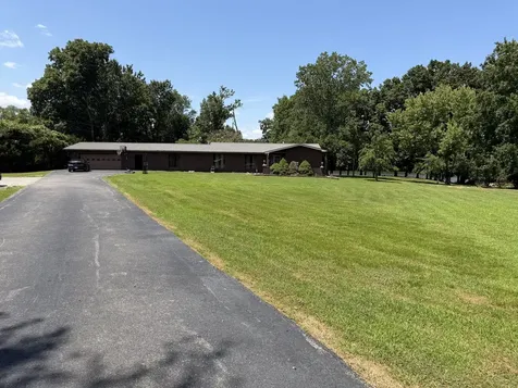 8 Lakedale Drive Salem IL 62881